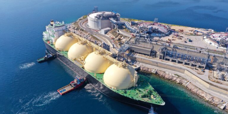 LNG Trucks For Sale: Paving the Way for a Sustainable and Economical Future in Heavy Transport